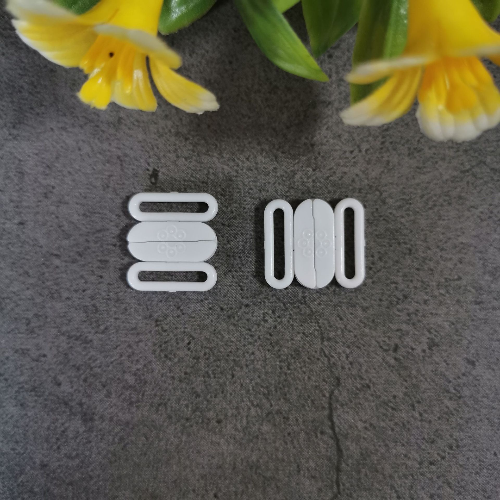 文胸黑白对扣塑料文胸内衣胸罩前置压扣塑胶带花纹文胸扣服装辅料