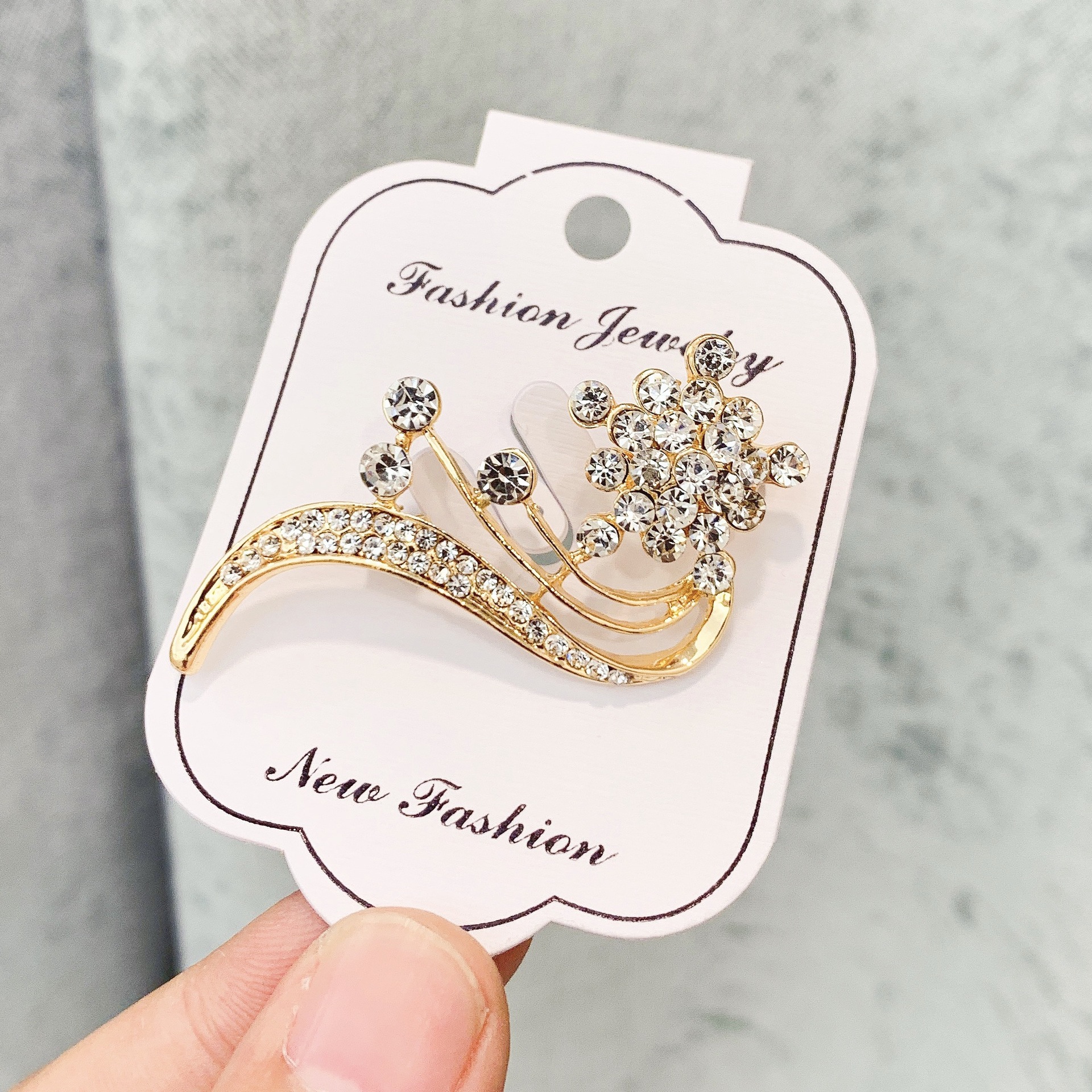 Broche créative et haut de gamme en alliage, strass et perles, accessoire de mode, vente directe d'usine, tulipe_voghion.com