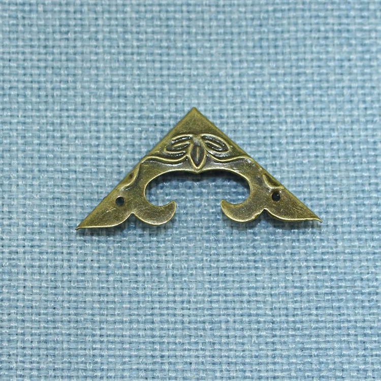 30 мм Железный Ретро уголок мини маленький уголок Подарочная коробка с принтом деревянная коробка декоративный угловой код четырехсторонний угловой угол