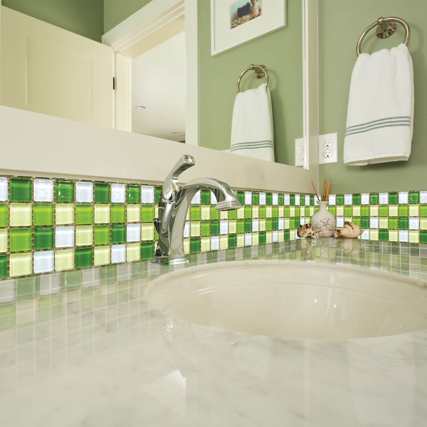 Waterproof three dimensional wallpapers on wall