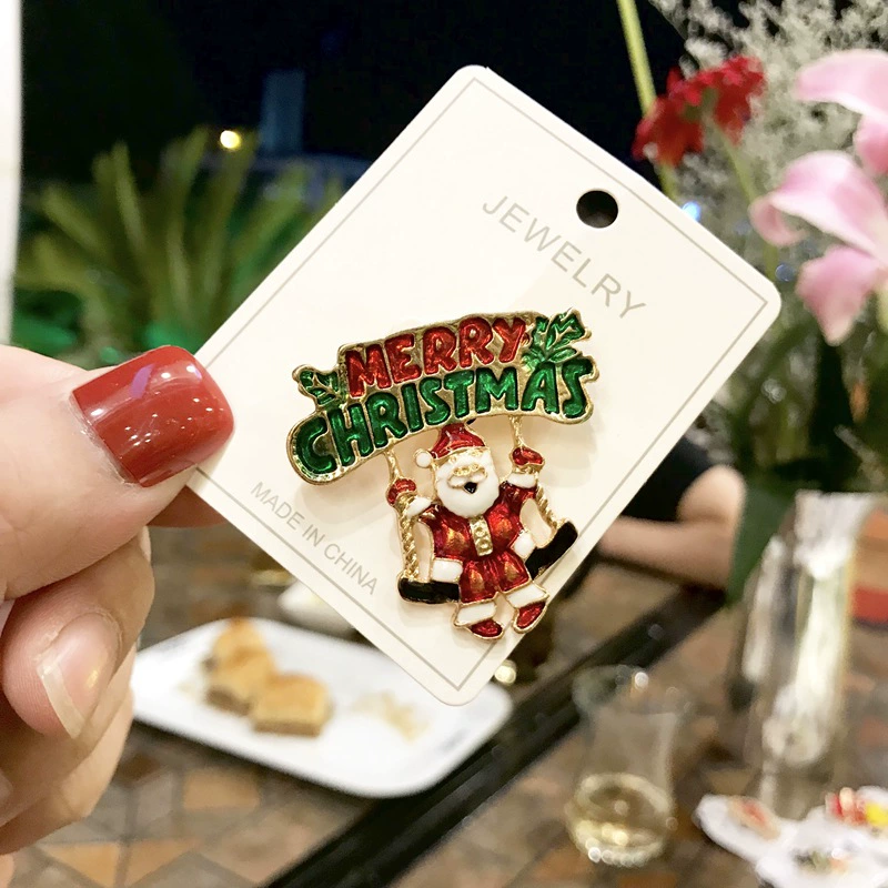 Brooch badge, cute cartoon Christmas design, elderly-friendly accessory, 9.7×6.5 cm
