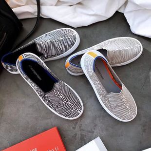 �n���|���T�n����һ�_�ő��˘���Ь����ŮЬᘿ��A�^���eƽ��Ь