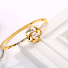 �羳�����r���L܇���CŮ�߼��M荺Ͻ�ɫ����֭h���\��Sֱ��