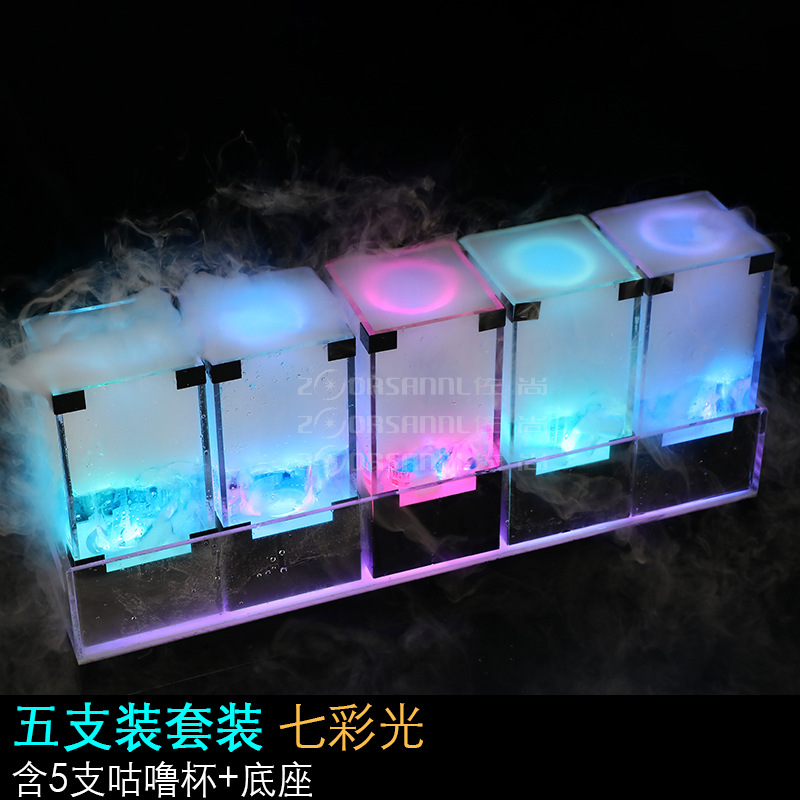 Cinco traje (incluyendo la base)