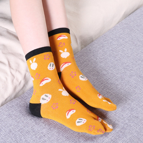 Two-toe two-toe socks, women's split-toe socks, two-toe socks, cotton toe mid-tube autumn and winter flower warm and sweat-absorbent pig's trotter socks, Japanese style
