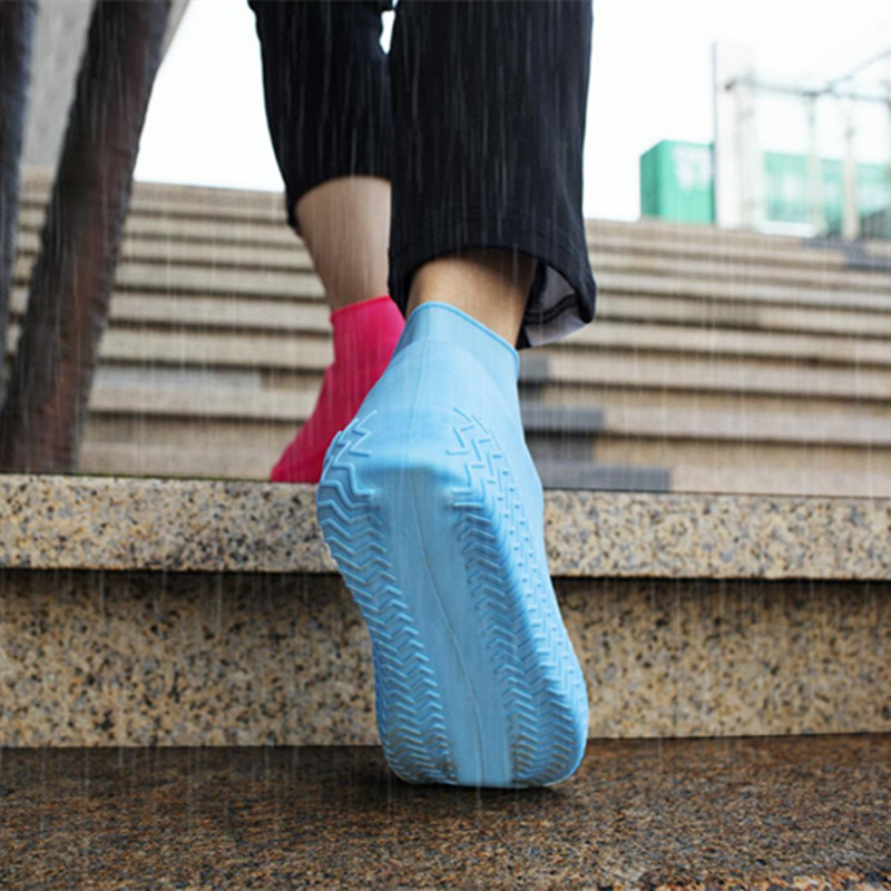 Cubierta de zapatos de látex a prueba de lluvia Cubierta de zapatos de playa viajes de moda al aire libre día lluvioso viajes zapatos de lluvia para hombres y mujeres zapatos de agua fábrica al por mayor