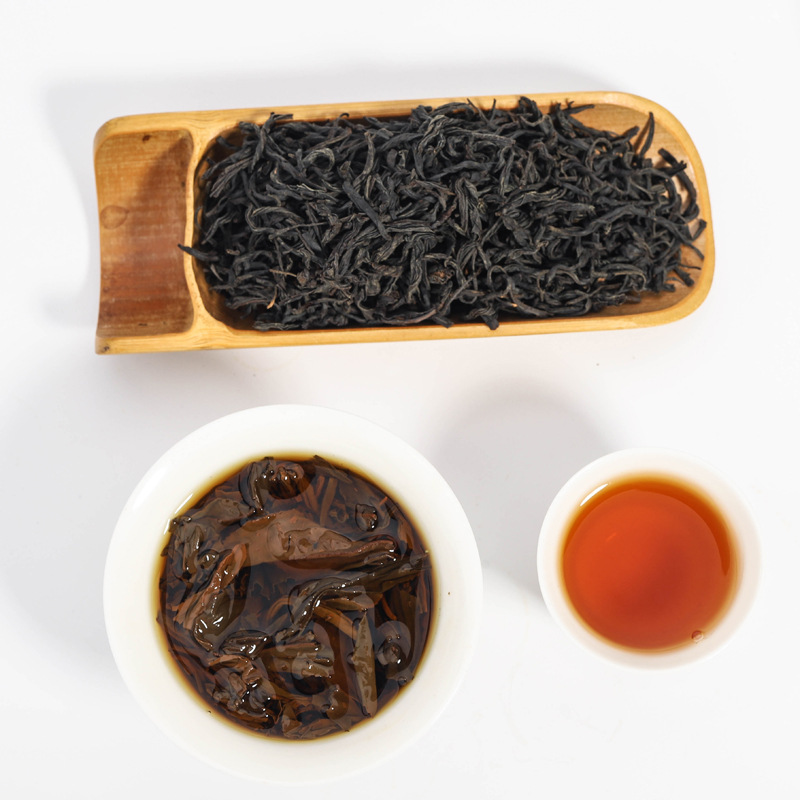 [스모크 소우종] - 소나무 연기가 풍부하고 청록색과 갈색을 띠며 기름기가 많은 향이 납니다.