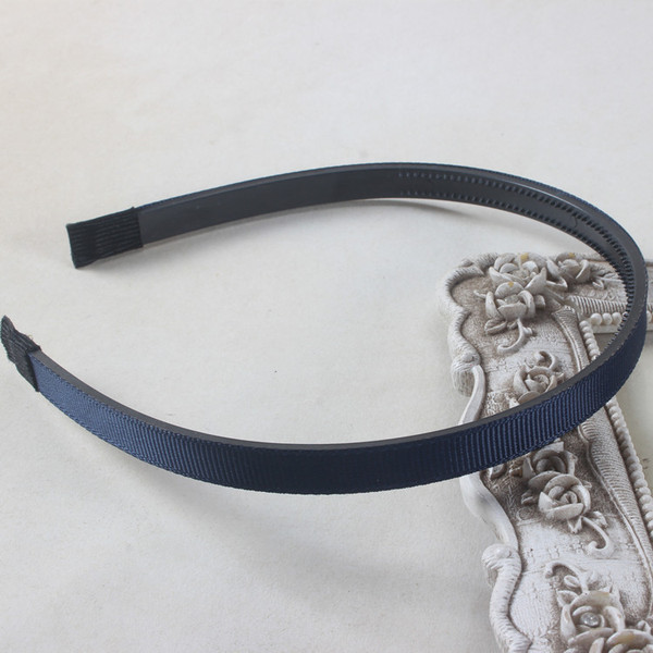Solid color scalloped headband