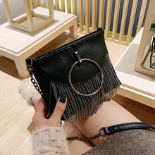 手提包女新款韩版时尚pu小方包单肩斜挎链条包铆钉流苏女包批发
