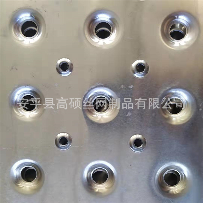 圆孔凸起冲孔板防滑孔踏板折弯 金属阶梯踏板防滑板厂家任意尺寸