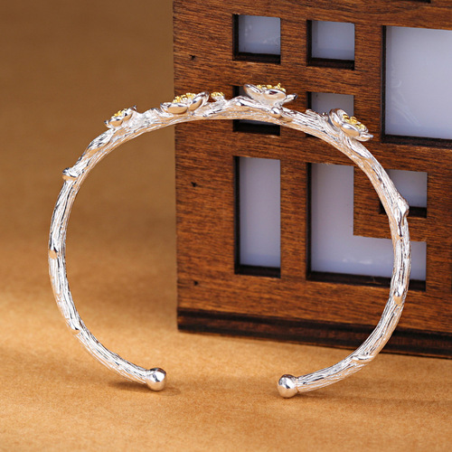 Creative silver-plated plum blossom opening cherry blossom bracelet for women retro two-color flower bracelet handmade silver jewelry personalized jewelry wholesale