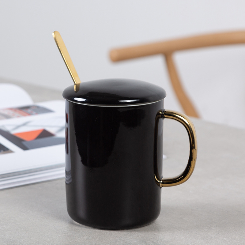 Tazas de cerámica doradas originales tazas de oro creativas tazas de agua tazas de café cubiertas cucharas regalos al por mayor