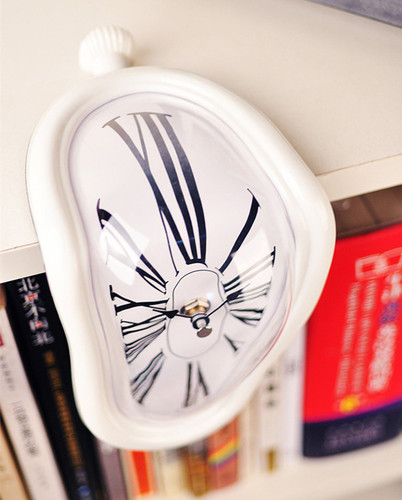 Foreign trade creative retro twisted clock melted clock table corner clock Roman clock right angle retro deformed time and space clock