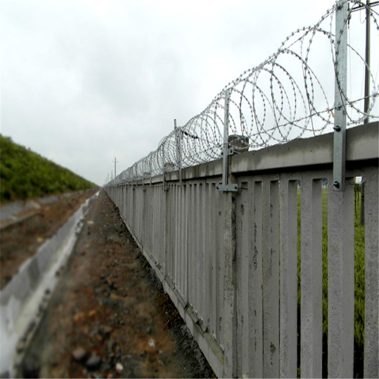 现货高铁水泥护栏 270G 刺丝滚笼 立柱支架 加密支架【工厂自营】