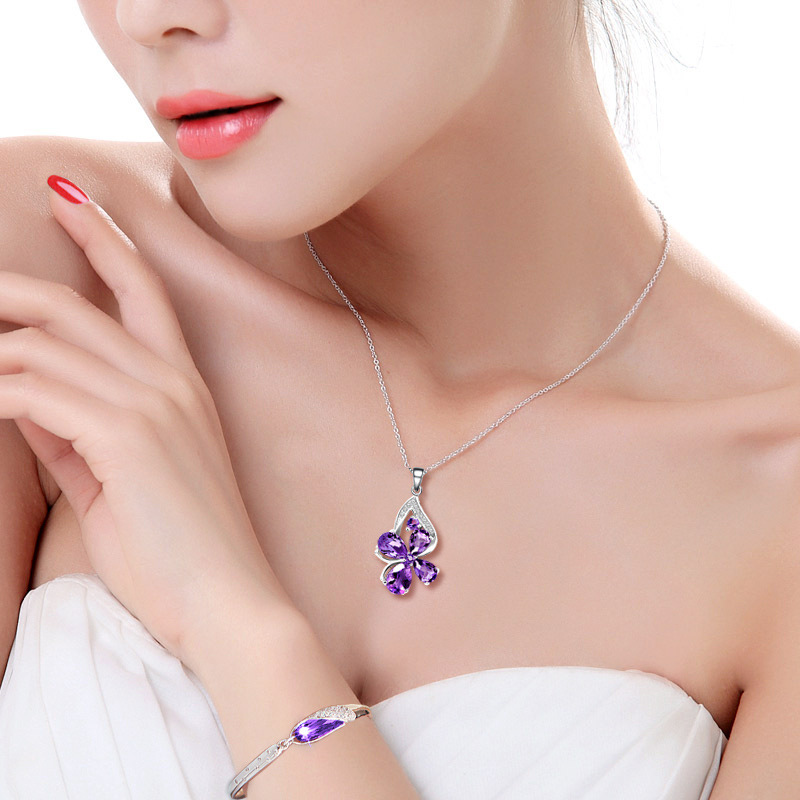 Sophisticated pendant