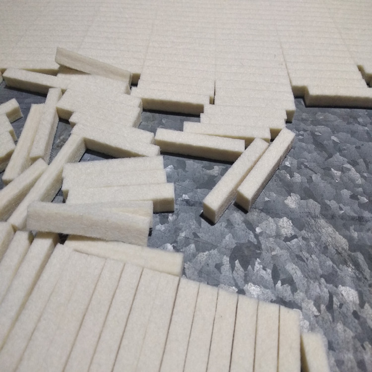 厂家生产工业密封吸油羊毛毡块高密度耐磨缓冲减震背胶自粘毛毡条