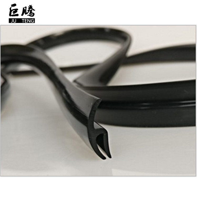 Automotive front windshield plastic strip front windshield trim panel sealing strip
