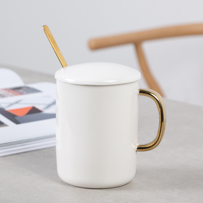 Tazas de cerámica doradas originales tazas de oro creativas tazas de agua tazas de café cubiertas cucharas regalos al por mayor