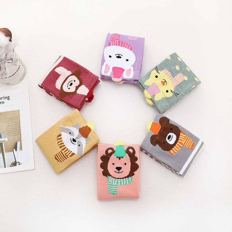 Venta al por mayor Nuevos calcetines de dibujos animados tridimensionales para niños sobre la rodilla calcetines de algodón para niñas otoño bebé calcetines rectos de media pantorrilla