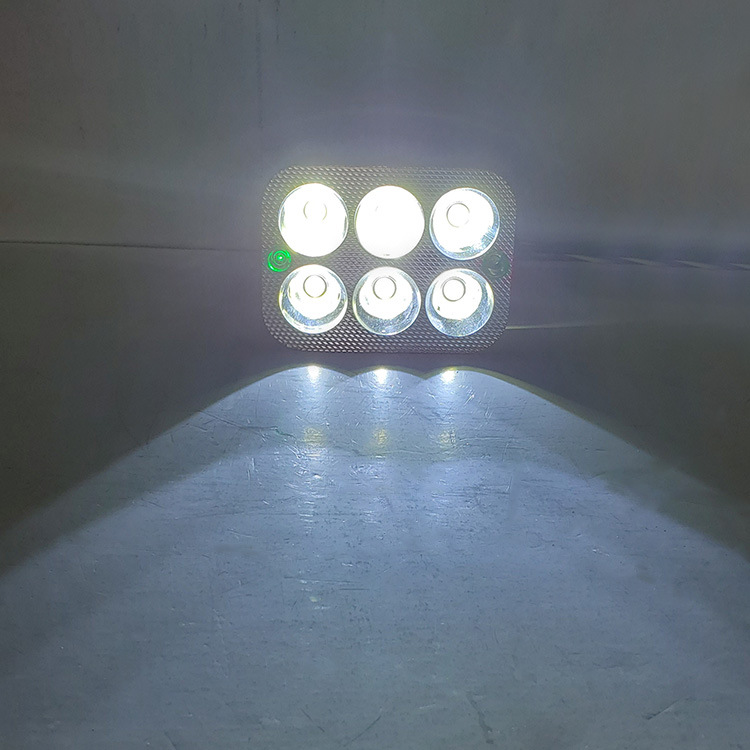 Lámpara LED lámpara de la motocicleta de lejos y cerca de la luz lámpara eléctrica de alta potencia de seis perlas universal proyector incorporado