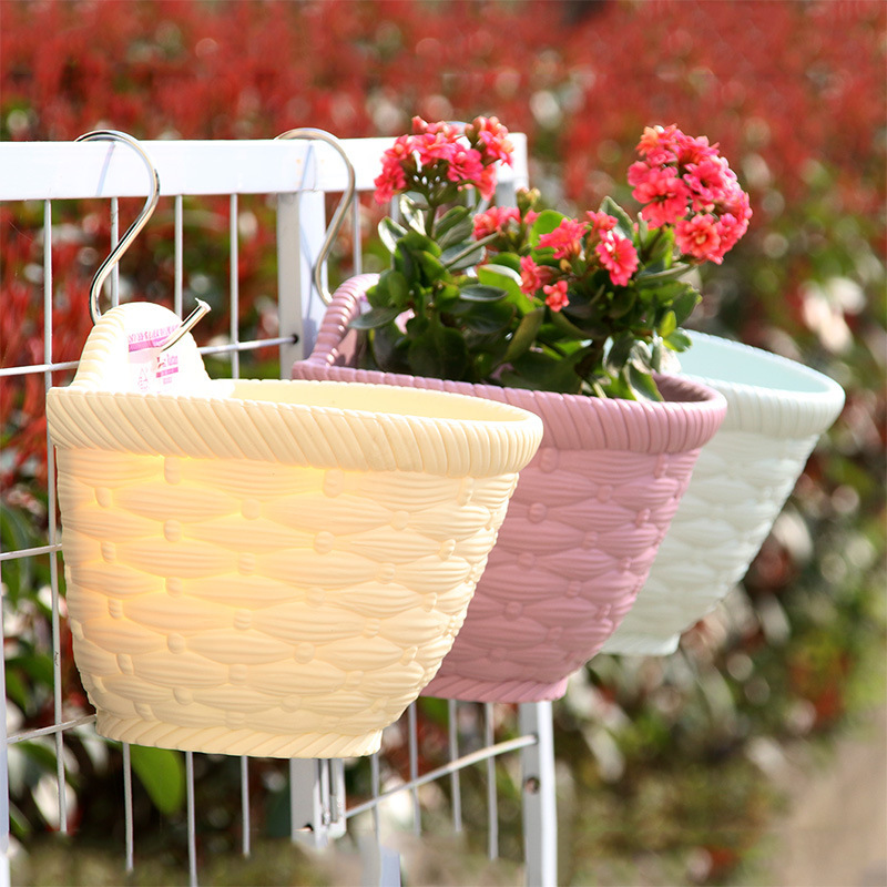 Foreign trade supply wall hanging flowerpot 3052/3053 plastic flowerpot imitation Wicker rattan courtyard outdoor flowerpot wholesale Foreign trade supply wall hanging flowerpot 3052/3053 plastic flowerpot imitation Wicker rattan courtyard outdoor flowerpot wholesale