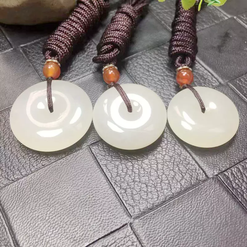 批发和田玉白玉平安扣吊坠挂件男女款货源供应直播外贸