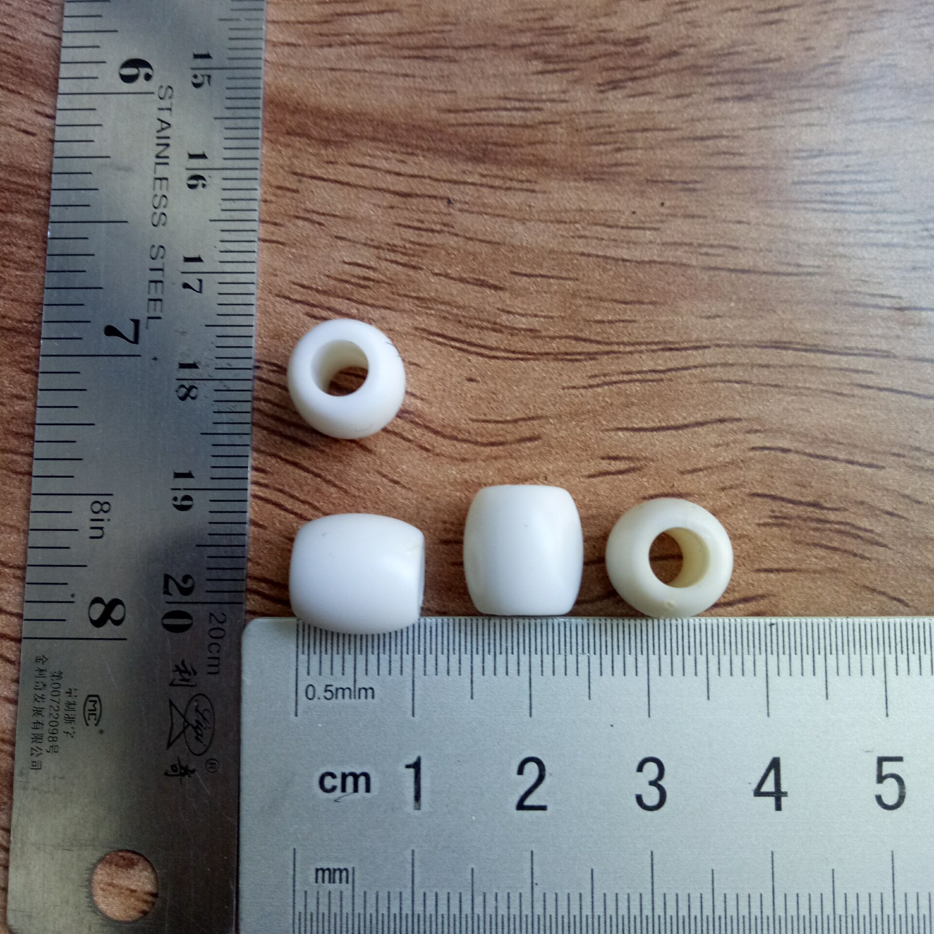 厂家直销迷你塑料小塑料珠子 圆圈 圆环 小佛珠