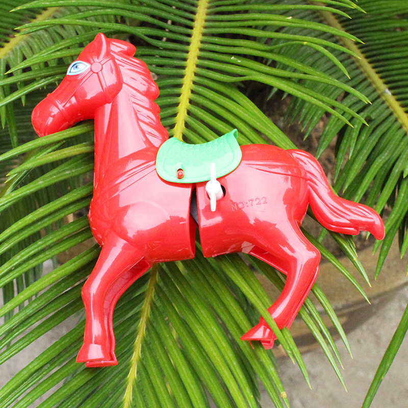 Juguetes educativos para niños en la cadena saltar inmediatamente viento caballo nostálgico juguetes puesto caliente Venta de regalos para niños