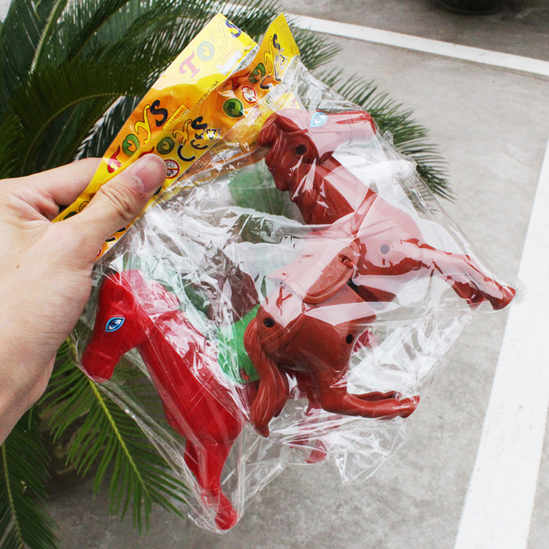 Juguetes educativos para niños en la cadena saltar inmediatamente viento caballo nostálgico juguetes puesto caliente Venta de regalos para niños