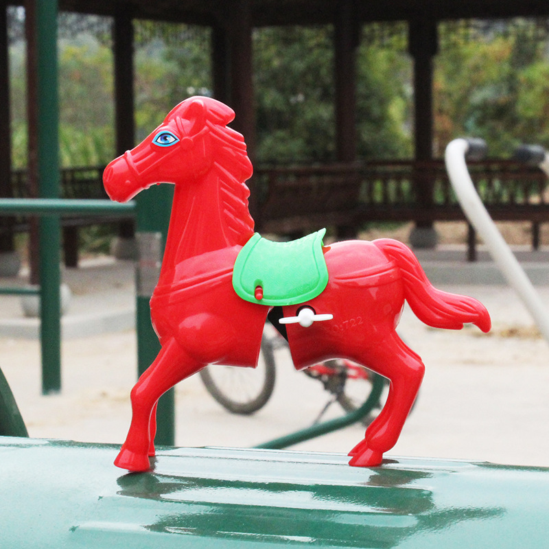 Juguetes educativos para niños en la cadena saltar inmediatamente viento caballo nostálgico juguetes puesto caliente Venta de regalos para niños