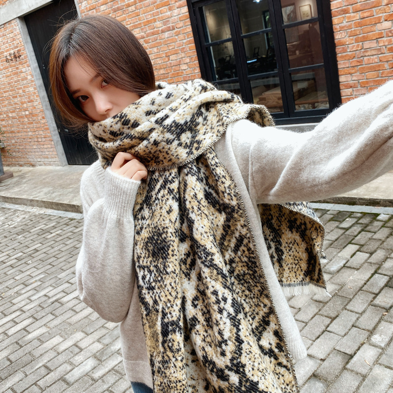 El otoño y el invierno Nuevo Amazon Comercio exterior popular engrosada bufanda de Cachemira caliente bufanda de piel de serpiente de impresión de Cachemira-como bufanda