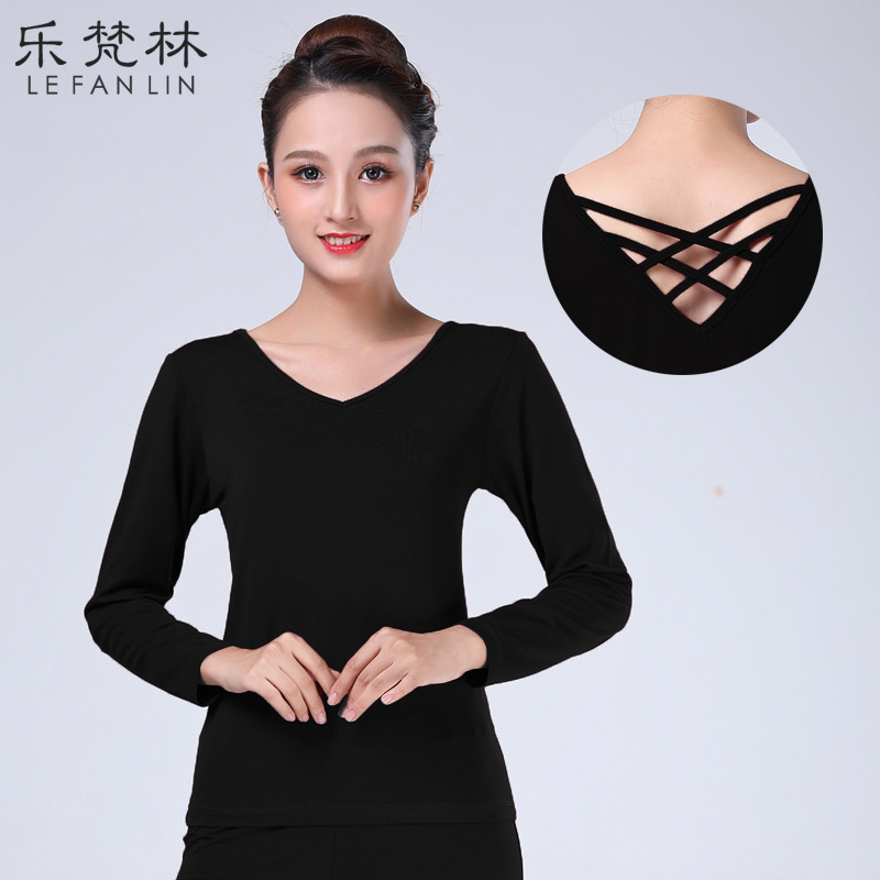 상의 뒤에 검은 십자가 (긴 소매)