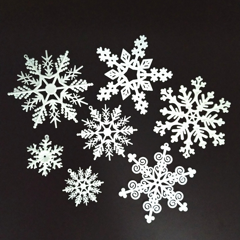 A Variety of Plastic Snowflakes Are Available in Stock, Christmas Plastic Snowflake Pendants, Christmas Snowflake Accessories, Christmas Decorations A Variety of Plastic Snowflakes Are Available in Stock, Christmas Plastic Snowflake Pendants, Christmas Snowflake Accessories, Christmas Decorations