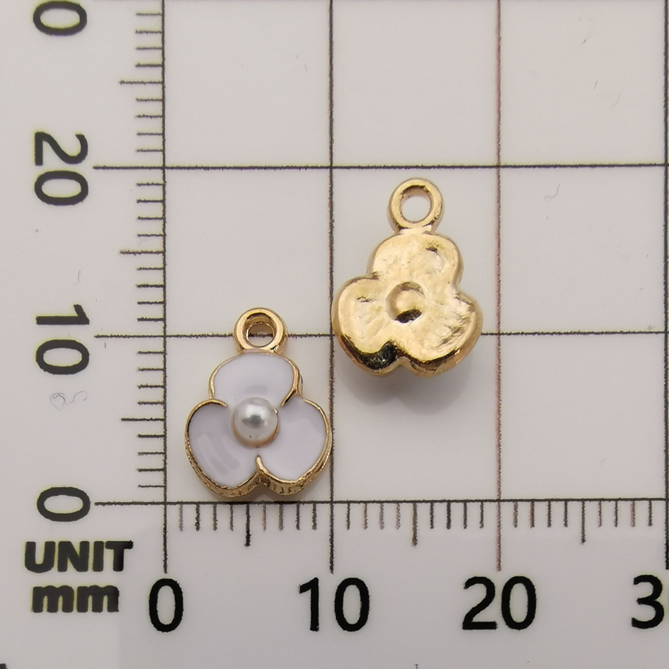 1 flor blanca con cuentas blancas 9x11.6-0.5g-11035