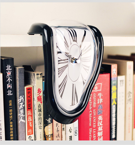 Foreign trade creative retro twisted clock melted clock table corner clock Roman clock right angle retro deformed time and space clock