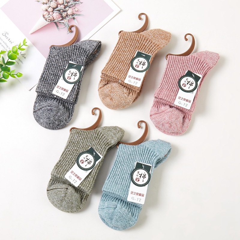 limited quantity of tail goods， cheap， long mixed color autumn and winter children‘s socks children‘s socks cotton children‘s socks in stock men and women students‘ socks