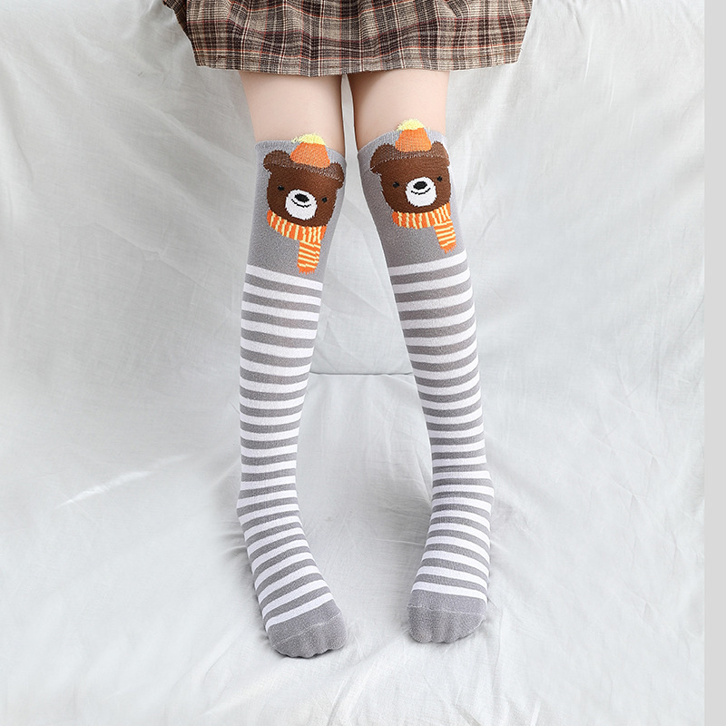 Venta al por mayor Nuevos calcetines de dibujos animados tridimensionales para niños sobre la rodilla calcetines de algodón para niñas otoño bebé calcetines rectos de media pantorrilla