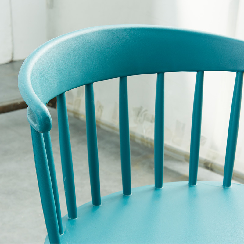 Silla de comedor nórdica con respaldo para el hogar Silla Windsor gruesa Silla de plástico para el hogar de hotel minimalista moderna combinación de mesa y silla para exteriores