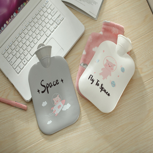 Manufacturer's new cartoon water-filled hot water bottle, creative and fashionable hand warmer for students, portable baby warmer