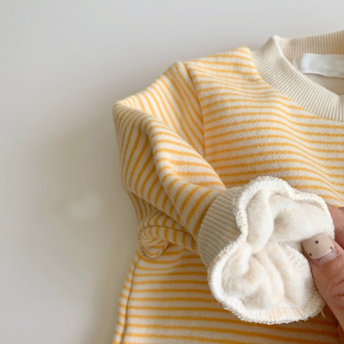 ins Korean version of infant striped velvet jumpsuit for men and women, fashionable simple casual thickened crawler winter clothing