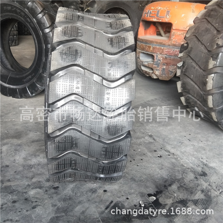 销售 20.5/70-16   波浪带麻点 工程机械轮胎