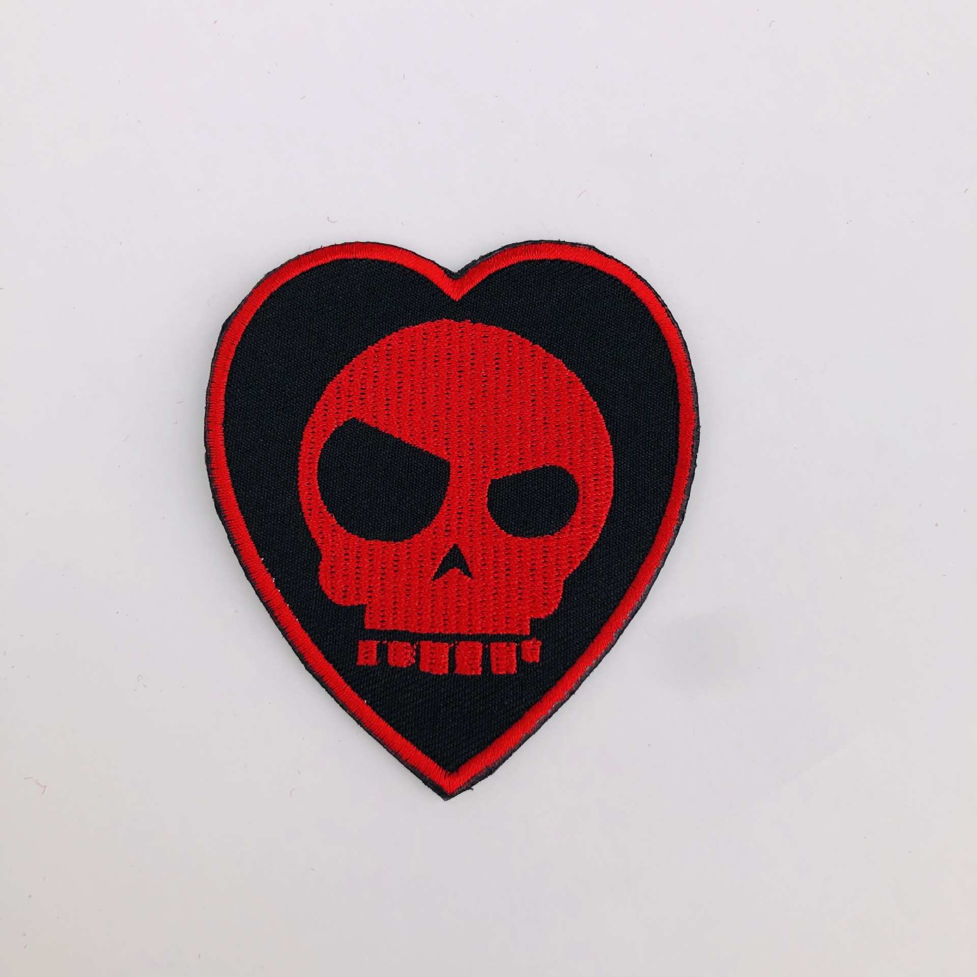 Sello de bordado en forma de corazón 8x9cm