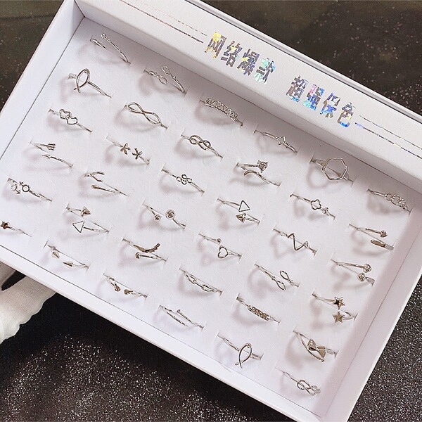 Fashionable glossy ring