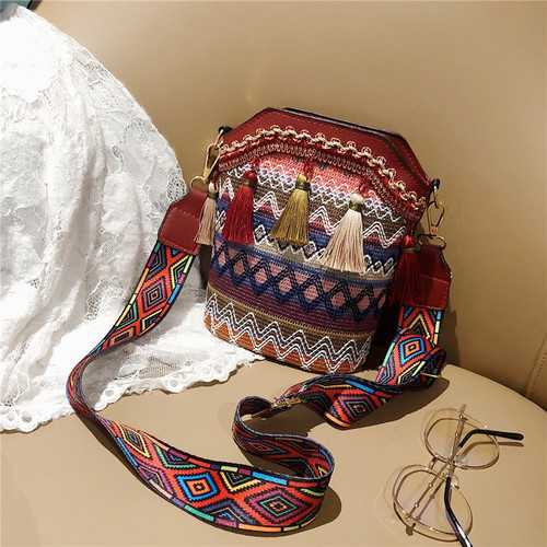Ethnic style braided tassel bucket bag for women  new Korean style bohemian shoulder crossbody bag wholesale