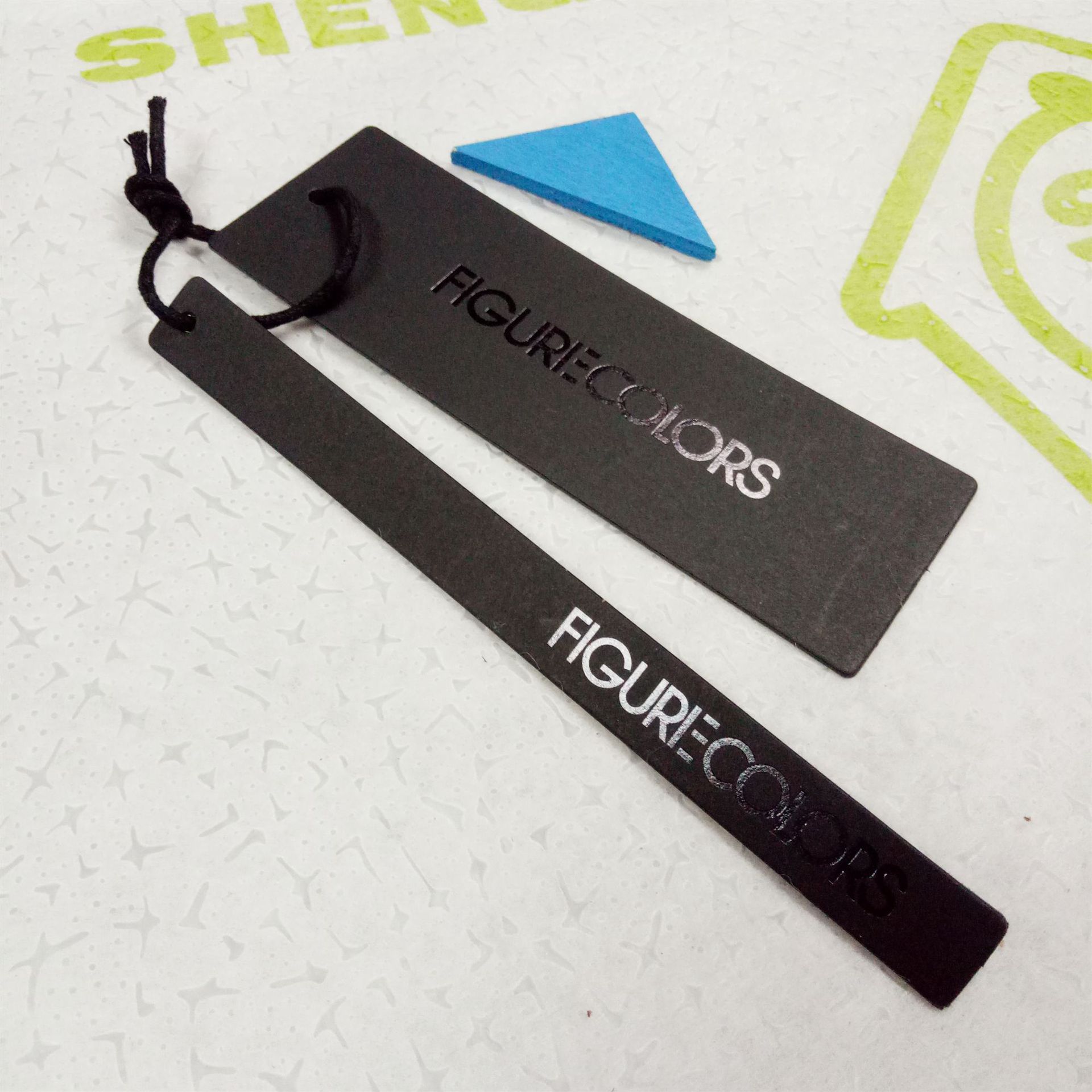 铜版纸服装吊牌多尺寸可选防伪挂绳设计适用于男女装服饰