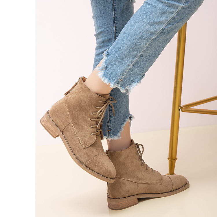 한국 스타일 플랫 마틴 부츠 여성용 2023 겨울 새로운 영국 스타일 라운드 토 숏 부츠 INS 트렌디 한 레이스 업 두꺼운 굽 술 부츠