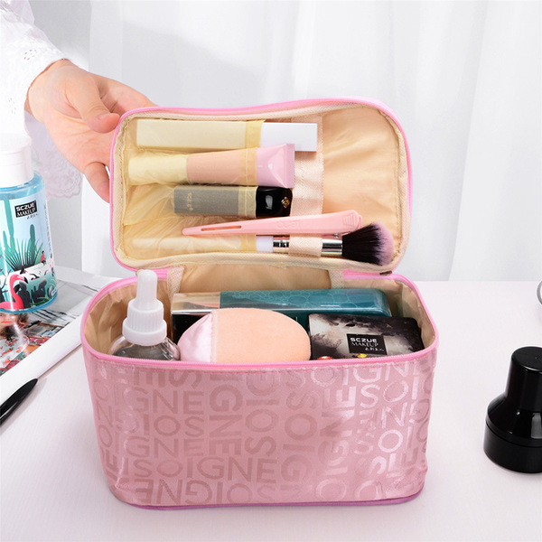 Fashionable cosmetic bag