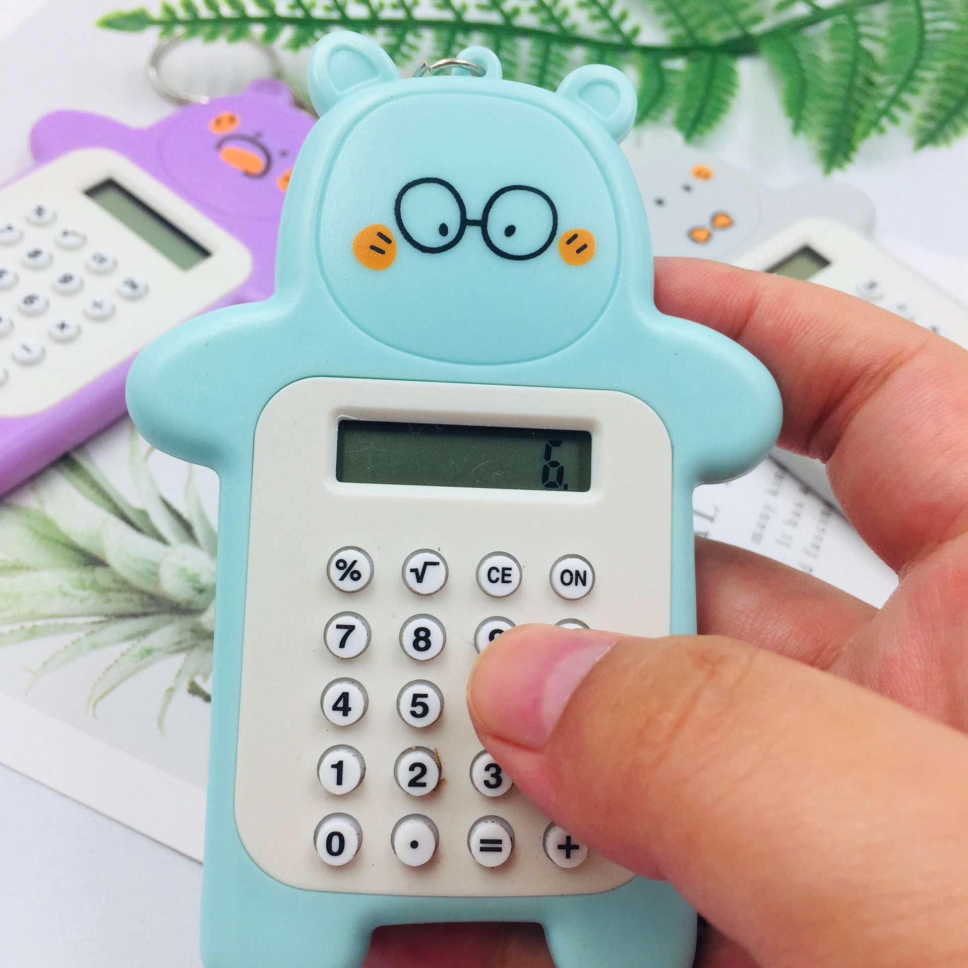 Oso creativo transfronterizo Mini calculadora llavero colgante portátil Escuela Primaria estudiante examen calculadora regalo