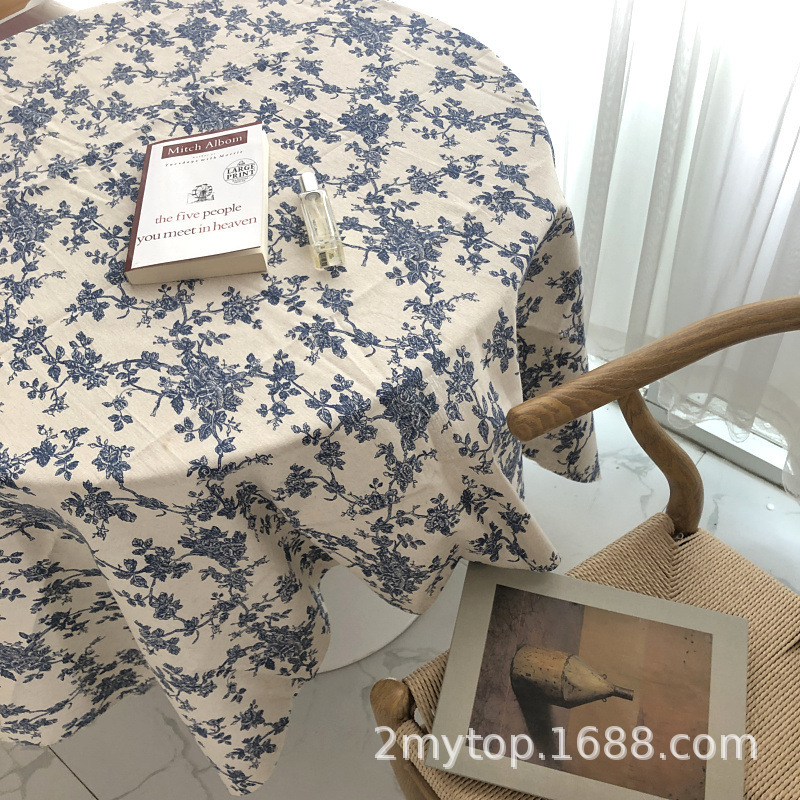Ins韓国の博主は背景のテーブルクロスのピクニックの布の青い花の綿麻を並べて家のテーブルクロスの露店の商品の供給源を配合します。|undefined