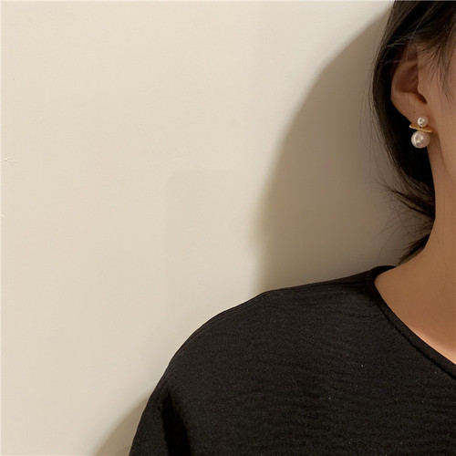 Simple temperament, versatile size pearl earrings, Korean retro French gentle earrings, women's cold style earrings